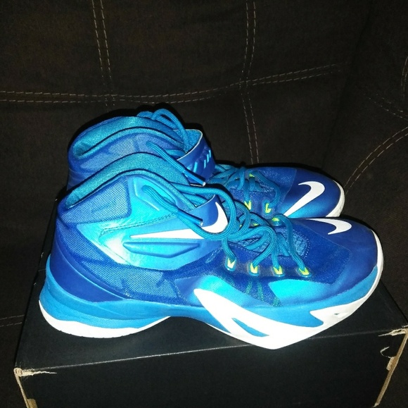 Nike Zoom Lebron Soldier 8s - Picture 3 of 5